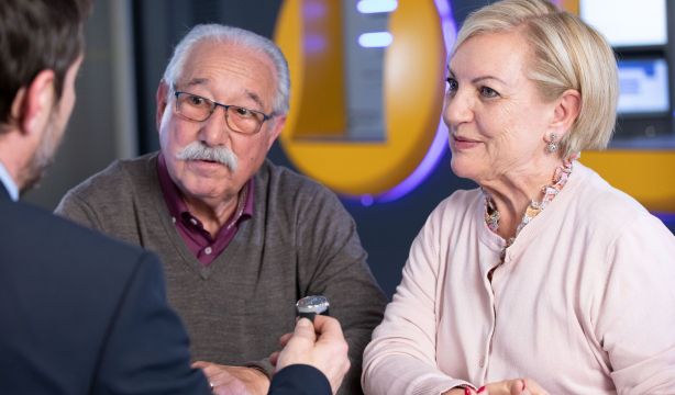 CaixaBank es la entidad que más mejora la atención a las personas mayores en dos años