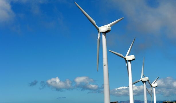 El Banco de España prevé un ahorro en la factura de la luz del 50% para 2030 por las renovables