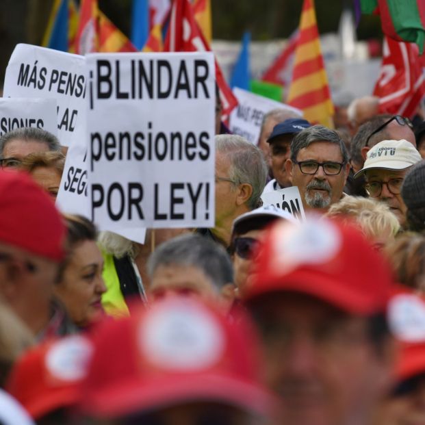 EuropaPress manifestacion blindar pensiones cartel