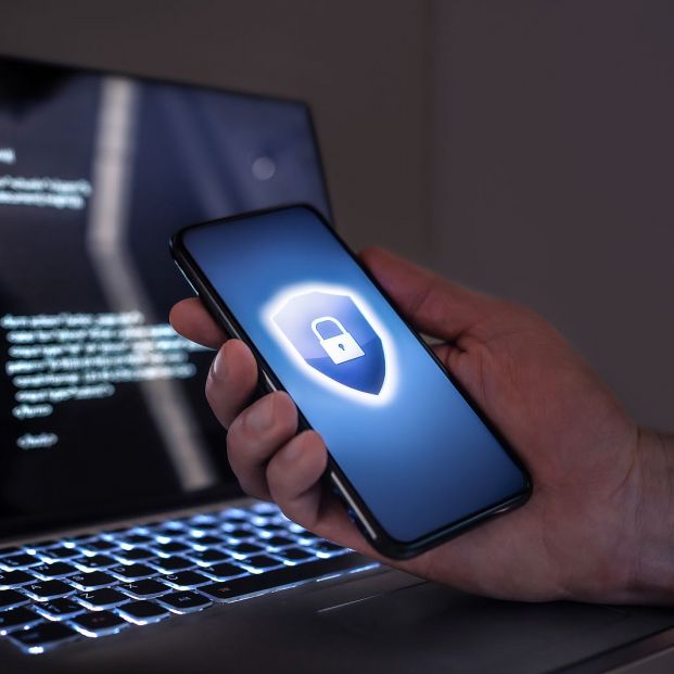 La Policía alerta sobre una nueva estafa que combina IA y phishing para robar cuentas de correo