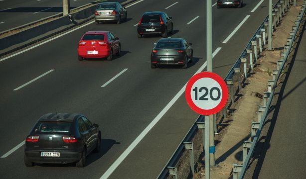 Estas son las nuevas normas de la DGT sobre los adelantamientos