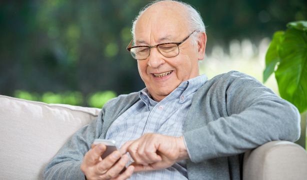 ¿Qué consultan los mayores sobre salud a la inteligencia artificial?