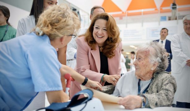 Madrid estrena la primera unidad de hospitalización virtual para mayores en residencias