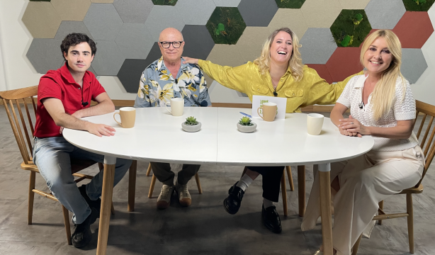 La Fundación Grandes Amigos lanza ‘¡Qué importa la edad!’, el primer videopodcast sobre edadismo