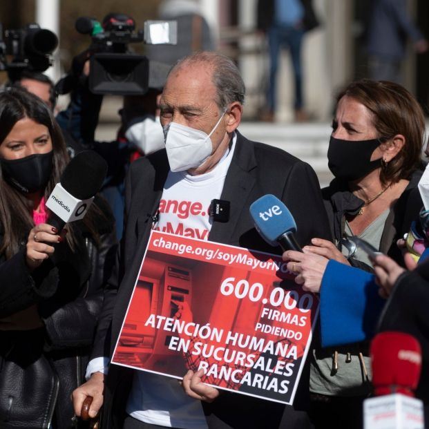 Carlos San Juan y su lucha por la inclusión financiera de los mayores ya es 'Historia de España' Carlos San Juan y su lucha por la inclusión financiera de los mayores ya es 'Historia de España'