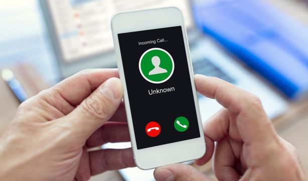 Le roban 6.000 euros a un hombre con la estafa del falso empleado bancario