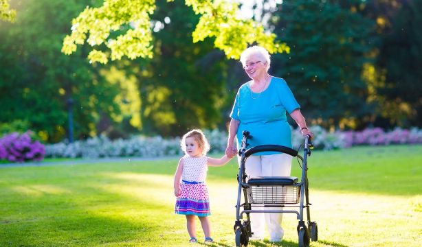 La genética revela por qué podemos tener más preferencia por una abuela