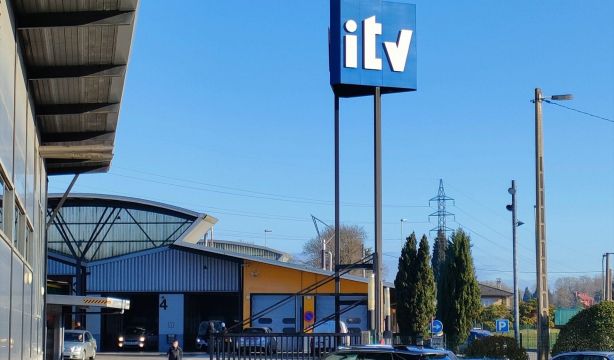 Estas son las consecuencias de llevar mal la pegatina de la ITV