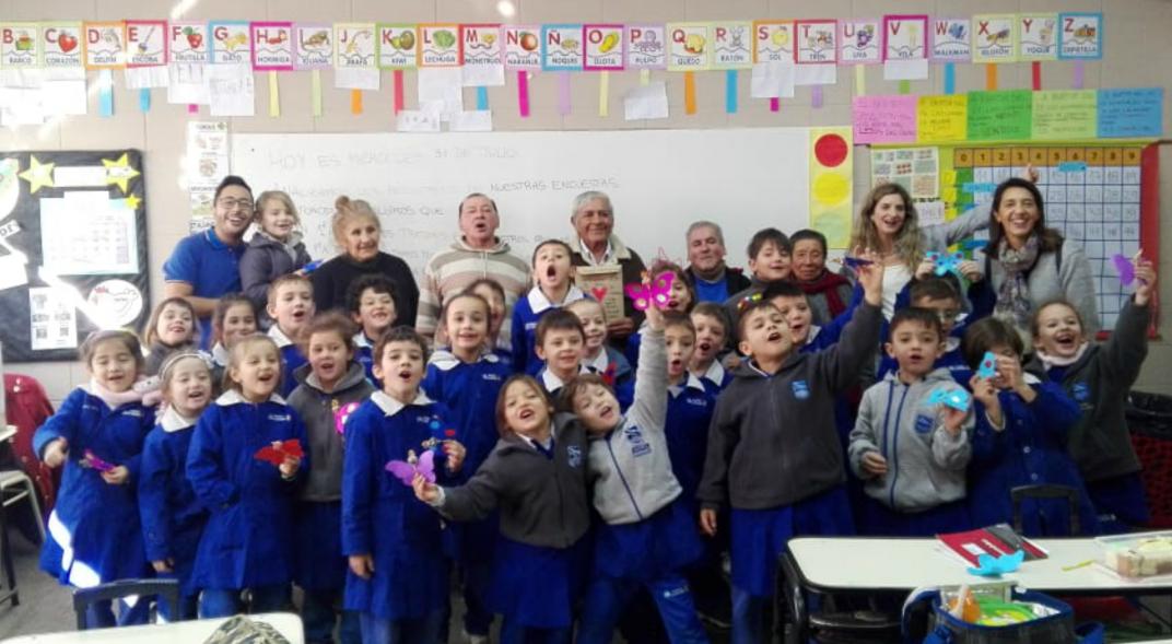 La historia del profesor que logró que sus alumnos de seis años revaloricen la figura de los abuelos