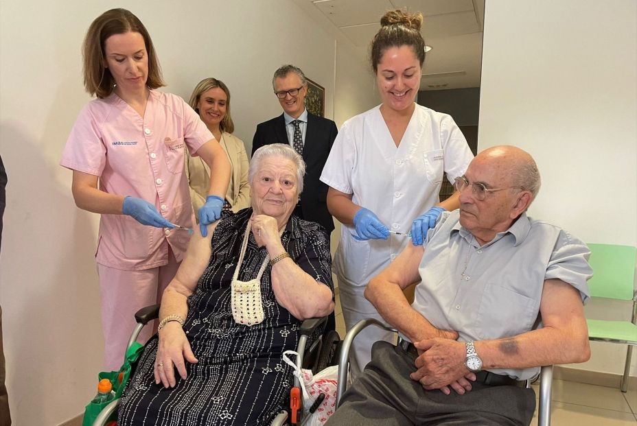 Vacunación de los usuarios de la residencia de mayores Obispo Azagra. Fuente: Europa Press Vacunación de los usuarios de la residencia de mayores Obispo Azagra. Fuente: Europa Press