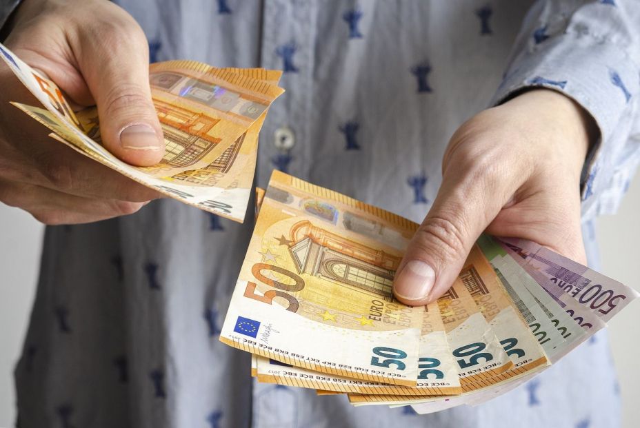 bigstock euros decision ahorro bigstock euros decision ahorro