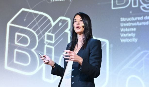 Silvia Leal, a los mayores: "Tenemos que aprender a vivir con la tecnología"