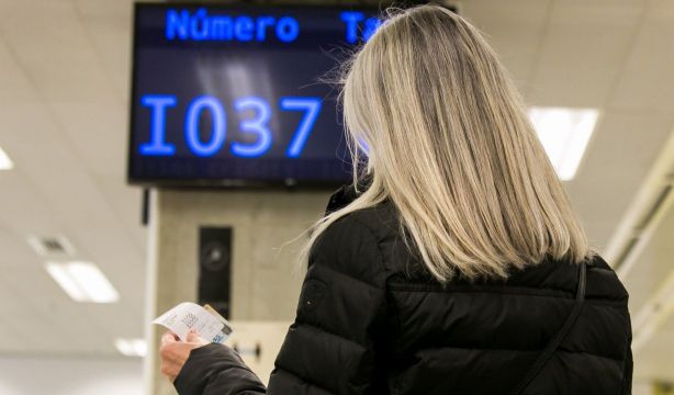 Cataluña eliminará por ley la cita previa obligatoria en los servicios públicos