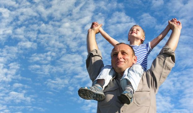 'Yayo' y 'yaya' ya no están de moda: los apodos más utilizados por los nietos hacia sus abuelos (Bigstock)