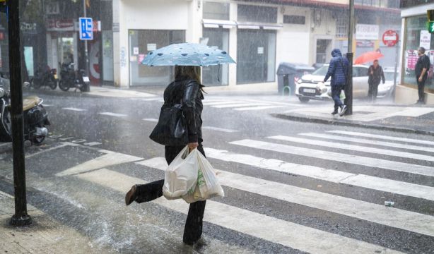 El chubasquero viral que cuesta menos de 10 euros El chubasquero viral que cuesta menos de 10 euros
