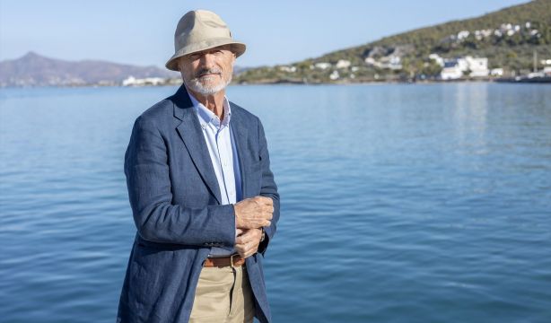 Pérez-Reverte lleva la guerra civil al Egeo: "Hay que educar a los niños en el horror"