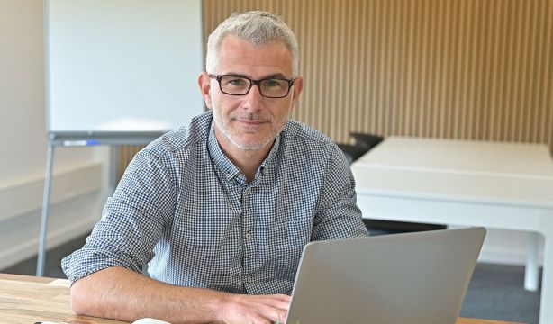 La mitad de los empleados de banca y seguros son mayores de 45 años