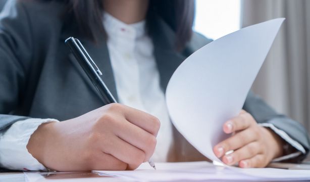 El SEPE ofrece puestos de trabajo con sueldos de 2.500 euros: conoce los requisitos