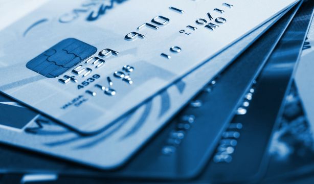 Me deniegan una tarjeta de crédito por ser mayor de 74 años