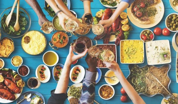 Relacionan 'comer de todo' con un menor riesgo de mortalidad en mayores