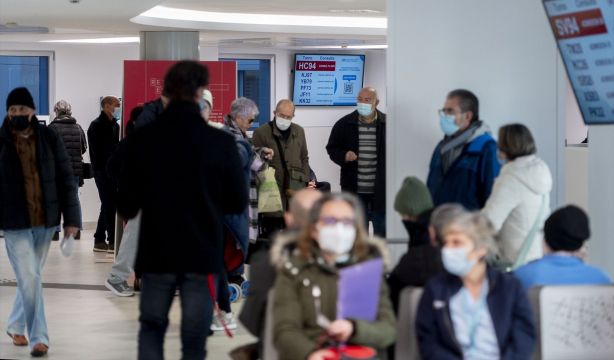Sanidad estudia la vuelta de las mascarillas en centros sanitarios para este invierno