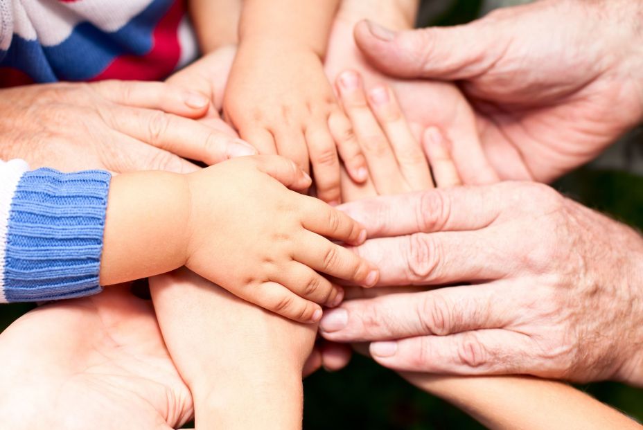 Las mujeres de la 'generación sándwich' denuncian: "Estamos atrapadas en los cuidados" Las mujeres de la 'generación sándwich' denuncian: "Estamos atrapadas en los cuidados"