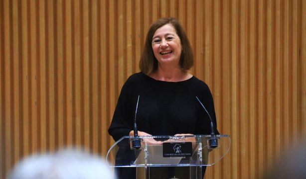Francina Armengol: "Hay que construir vivienda pública pensando también en los mayores"