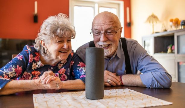 De la transformación digital a la transformación artificial en el cuidado de mayores