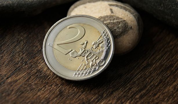 Esta es la moneda de 2 euros que tiene un valor de 1.700 euros