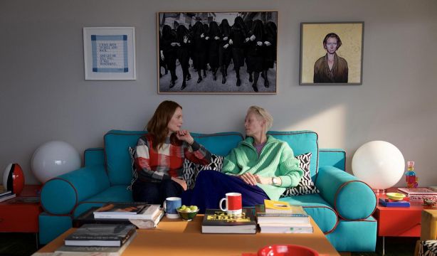 Almodóvar vuelve a los cines con 'La habitación de al lado', su película más internacional