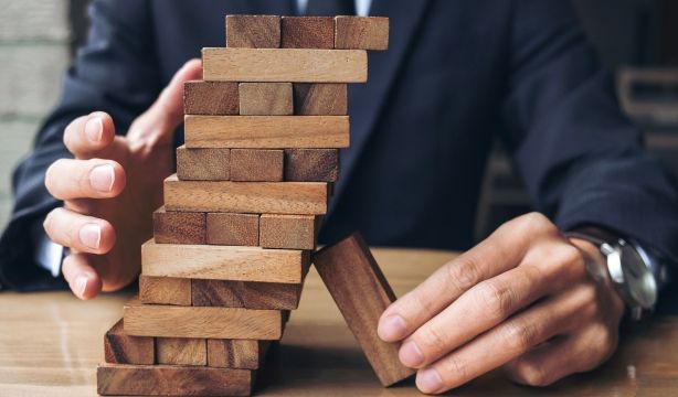 La sostenibilidad del sistema de pensiones mejora, pero urge elevar la presencia laboral sénior