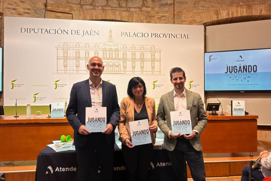 'Jugando entre recuerdos', el libro que recupera la infancia de las personas mayores (Europa Press) 'Jugando entre recuerdos', el libro que recupera la infancia de las personas mayores (Europa Press)