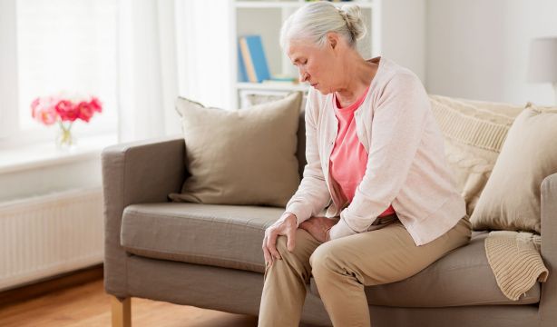 Un experto revela si es normal sentir crujidos en las rodillas