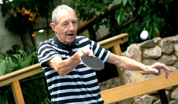 El tenis de mesa como terapia para el Alzheimer y Parkinson