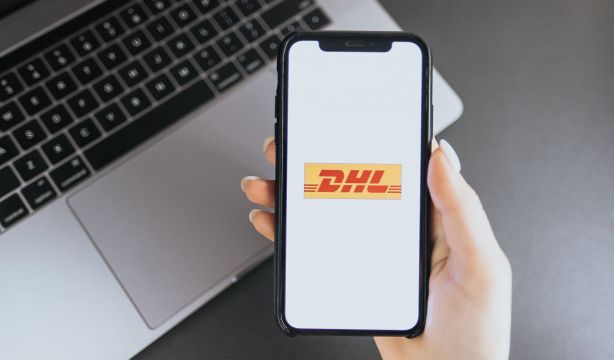 La OCU alerta de un nuevo intento de estafa por correo suplantando a DHL