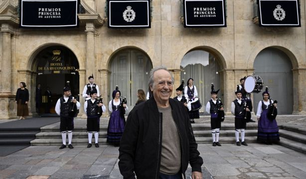 Serrat: "Cuando tengo tentación de volver al escenario pienso: lo que no puede ser, no puede ser"