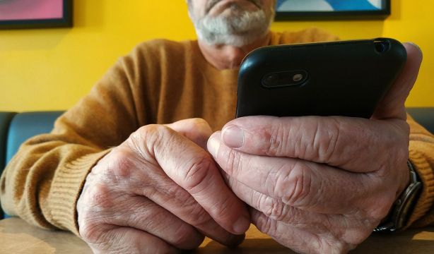 Mayores cada vez más tecnológicos: la mitad consideran Internet y el móvil esenciales en su vida