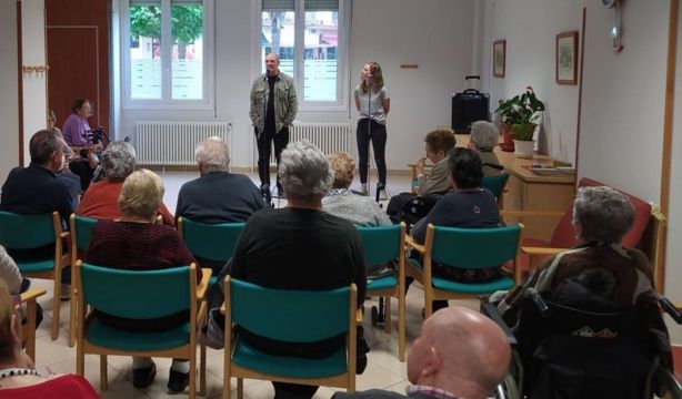 La iniciativa ‘Bertso Bira’ vuelve a llevar el bertsolarismo a residencias de mayores de Gipuzkoa (Europa Press)