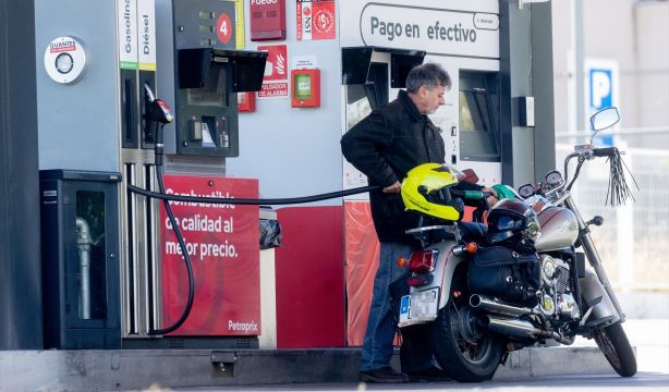 El IPC sube tres décimas en octubre, hasta el 1,8%, por el encarecimiento de gasolinas y luz