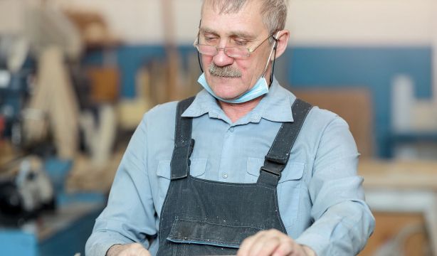 Crece el número de personas que retrasan su jubilación para tener mejor pensión (Bigstock)