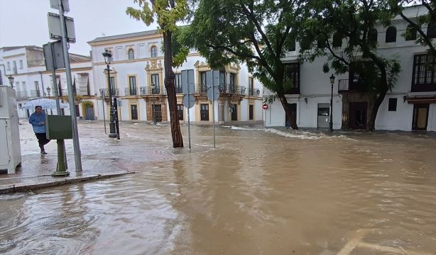 ¿Qué debemos hacer ante un aviso rojo por lluvias?