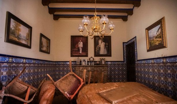 Salvando los recuerdos: la iniciativa para restaurar álbumes de fotos afectados por la DANA