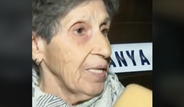 VÍDEO Carmen, con 73 años y metástasis, en primera línea ayudando tras la DANA