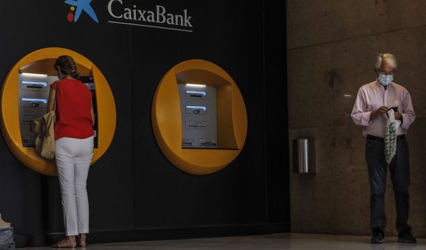Pago de las pensiones y paga extra en noviembre 2024: ¿qué día se cobra la pensión en CaixaBank?
