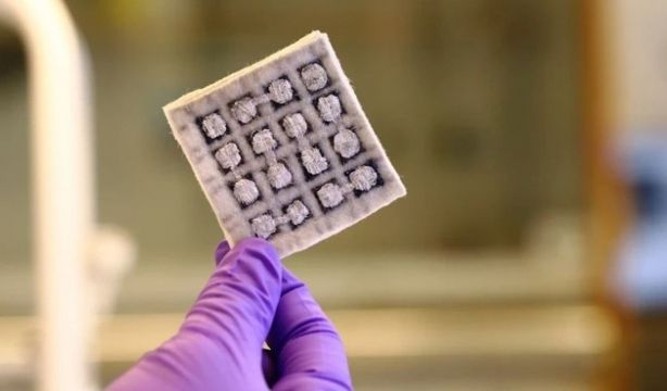 La ropa puede ser tu nuevo cargador portátil: el futuro de la moda inteligente