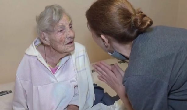 María, de 100 años, y su hijo sobreviven gracias a una vecina tras quedarse aislados por la DANA