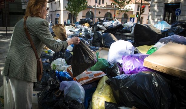 España necesita sacar la basura