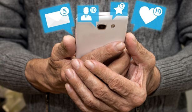 Descubre el JOMO, la desconexión voluntaria digital para cuidar tu bienestar (Bigstock)