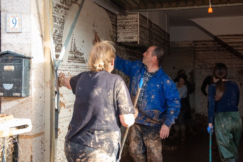 EuropaPress 6314408 varias personas colaboran labores limpieza 31 octubre 2024 utiel valencia EuropaPress 6314408 varias personas colaboran labores limpieza 31 octubre 2024 utiel valencia