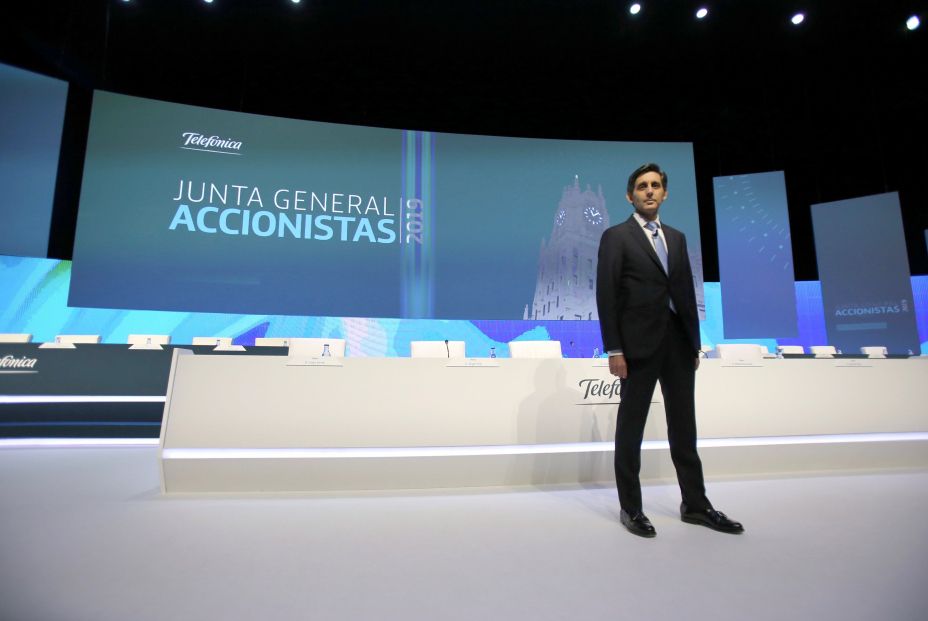 Telefónica planea ofrecer hasta 5.000 bajas voluntarias a mayores de 53 años Telefónica planea ofrecer hasta 5.000 bajas voluntarias a mayores de 53 años